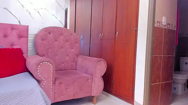 evelyn wine online show from November 21, 10:01 pm