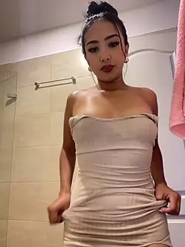 SOPHIACANDY19  online show from May 17, 12:10 am