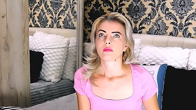 Snapshot of Aly_girl1 chatting on September 22, 9:08 am Aly girl1 online show from September 22, 9:08 am