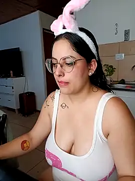 babyluna939 online show from February 18, 12:15 pm