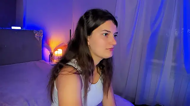 Laura Leee online show from June 20, 5:00 am