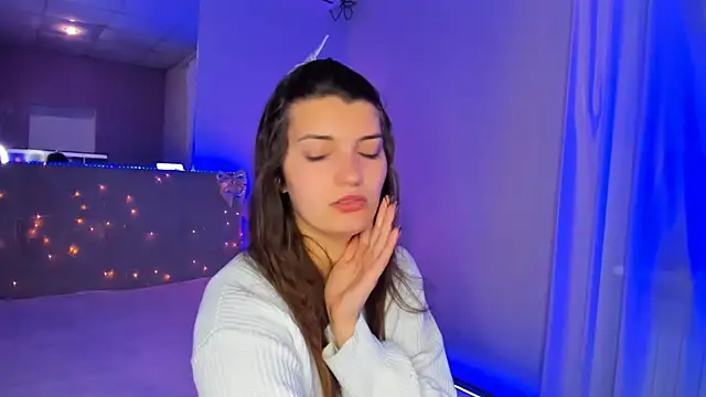 Laura Leee online show from May 3, 5:22 am