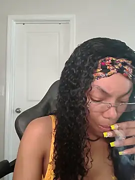 butterflybootyy online show from April 27, 6:05 pm