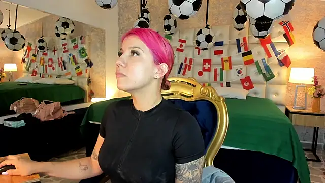 MelaniieRoux online show from June 14, 7:36 pm