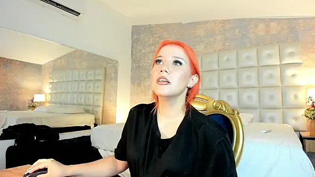 MelaniieRoux online show from June 1, 7:48 pm