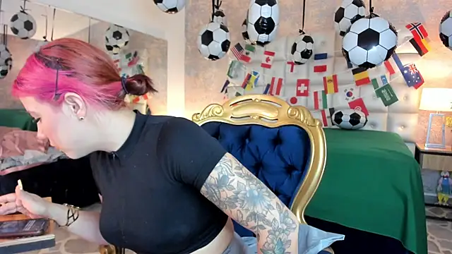 MelaniieRoux online show from June 25, 7:37 pm