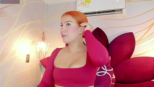 MelaniieRoux online show from February 5, 7:50 pm