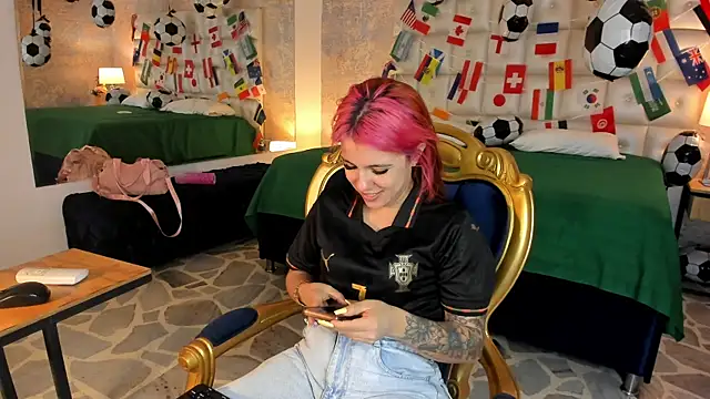 MelaniieRoux online show from July 2, 5:08 pm