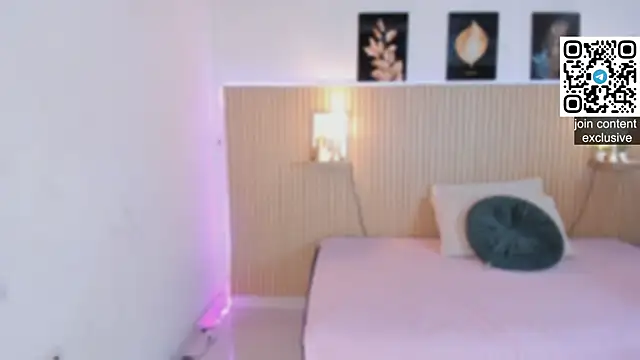 Snapshot of Harmony_Malkova chatting on October 21, 11:31 pm Harmony Malkova online show from October 21, 11:31 pm