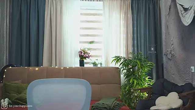 Feral Berrry  online show from September 20, 8:01 am