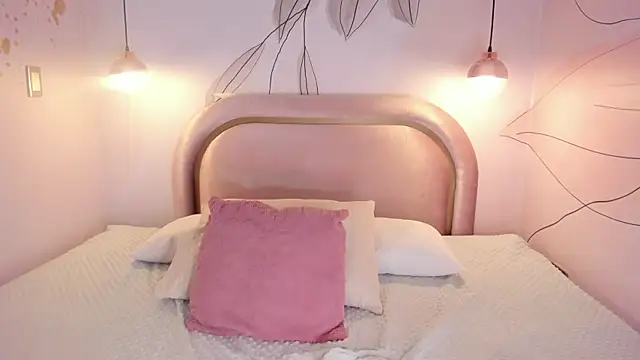LottiCarter online show from August 4, 8:37 pm