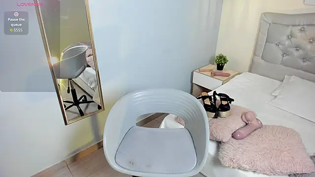 escarleth   online show from October 29, 1:58 pm