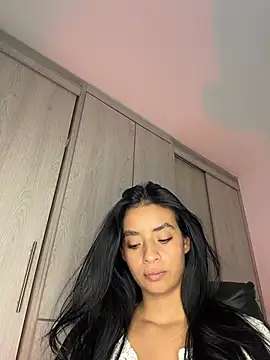 Laura fernandezII online show from December 4, 8:42 pm