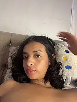 Laura fernandezII online show from March 5, 9:10 pm