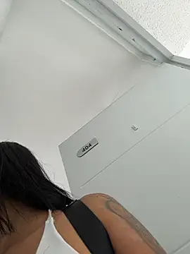 Laura fernandezII online show from February 22, 1:45 pm