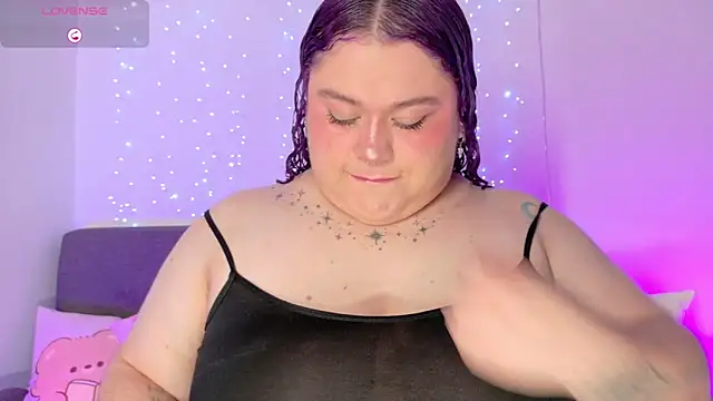 lunitaa0 online show from June 18, 9:47 am
