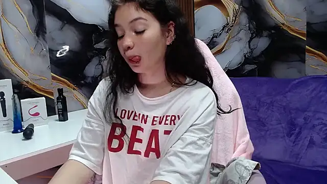 lilimini032 online show from June 22, 8:06 pm