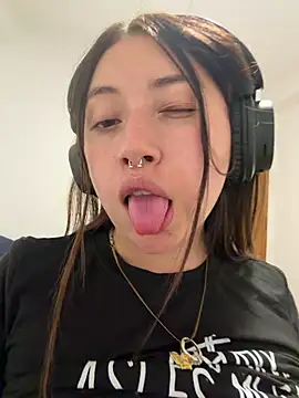 Mariana Castro9 online show from May 8, 11:39 pm