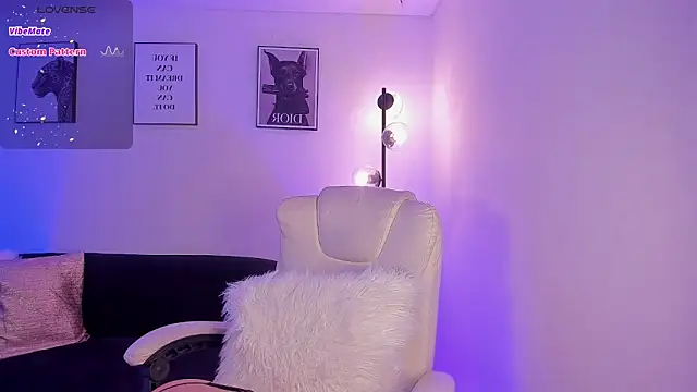 Emilyymilleer  online show from June 29, 4:39 pm