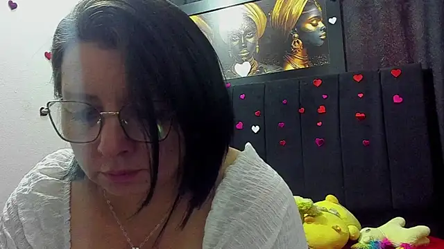 Evaaross 2345 online show from June 11, 1:30 pm