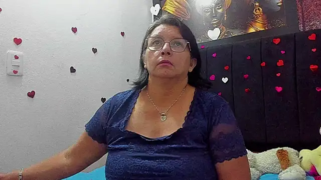 Evaaross 2345 online show from July 7, 7:38 pm