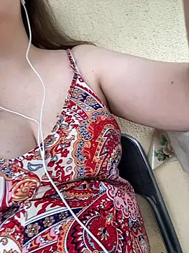 ChubbyMaia online show from July 12, 4:30 pm
