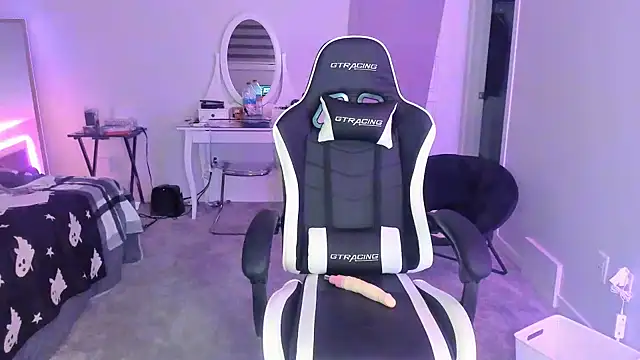 mollygordan online show from October 14, 3:20 am