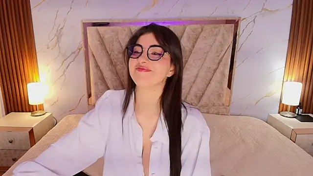 Amelie saenz online show from July 22, 12:50 pm