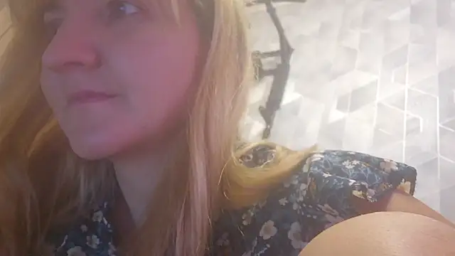 Snapshot of EstrellaWalters chatting on October 15, 11:02 am EstrellaWalters online show from October 15, 11:02 am