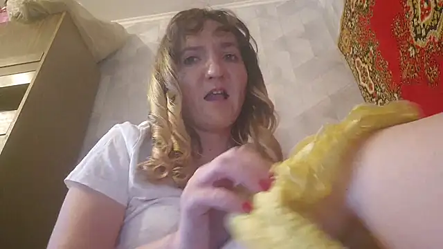 EstrellaWalters online show from May 26, 12:37 pm