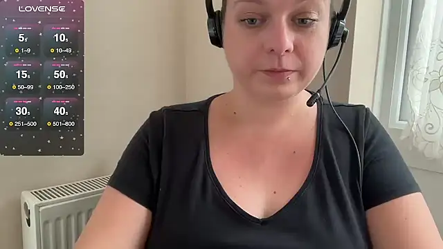 NaughtyWifeUK online show from June 17, 9:10 am