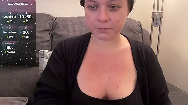 NaughtyWifeUK online show from January 18, 10:50 pm