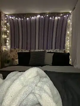 sexydaisyxx online show from October 8, 9:35 am