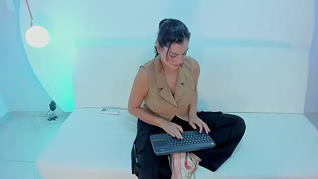 Ada Monroe10 online show from November 26, 1:56 pm