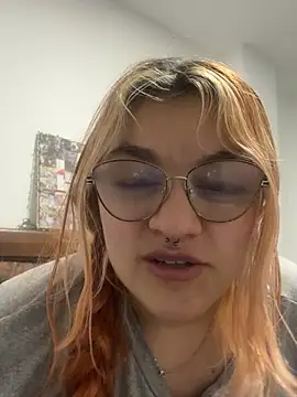 SophiaWeestt99 online show from July 14, 5:34 am