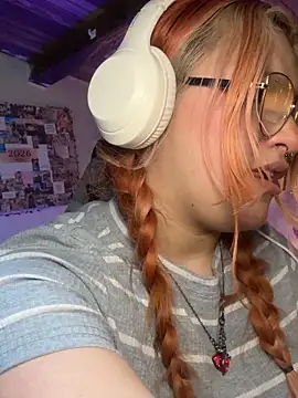 SophiaWeestt99 online show from May 3, 7:01 am