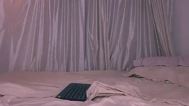 Miiafoxxx online show from June 5, 6:52 am
