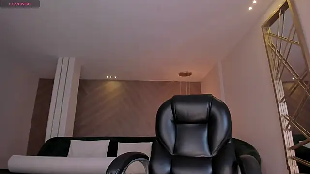 RebeccaHudson online show from April 27, 8:17 pm