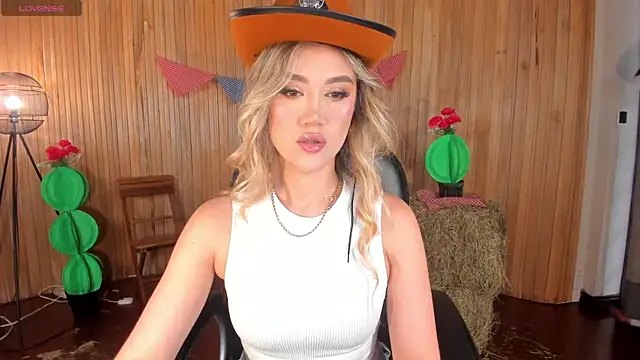 RebeccaHudson online show from July 3, 7:31 pm