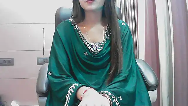 Snapshot of collage_hoty chatting on October 13, 8:11 pm collage hoty online show from October 13, 8:11 pm