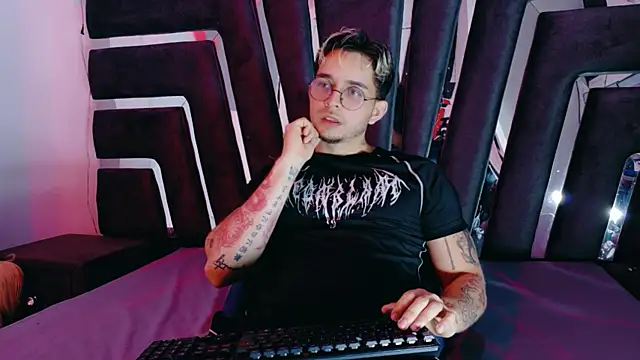 AliceandMax online show from June 19, 1:03 pm