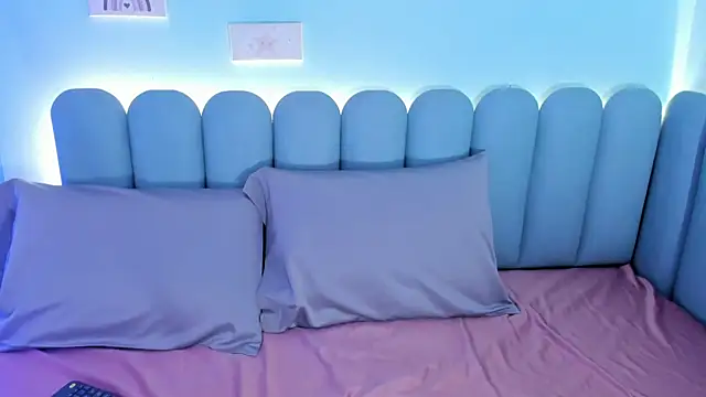 curvy rousi online show from October 29, 11:47 am