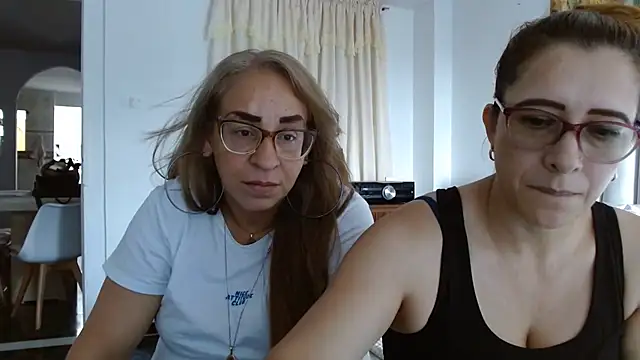 karlabarrera online show from July 10, 9:15 pm
