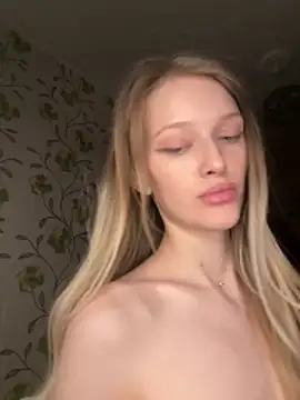 Evvie Summn1 online show from May 5, 3:59 pm