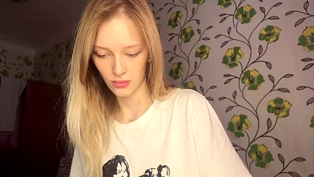 Evvie Summn1 online show from May 7, 6:06 am