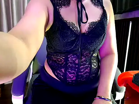 fabdemira online show from February 5, 3:15 pm