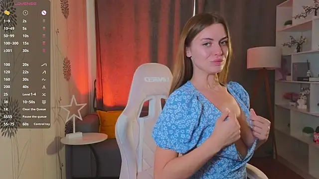 Lovella Lips online show from June 25, 12:40 pm
