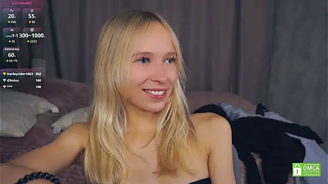 Snapshot of LynetBurby chatting on October 3, 7:19 pm LynetBurby online show from October 3, 7:19 pm