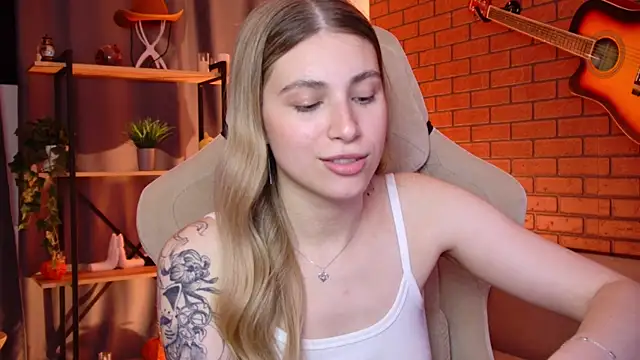 EllieCutes online show from June 15, 10:26 am