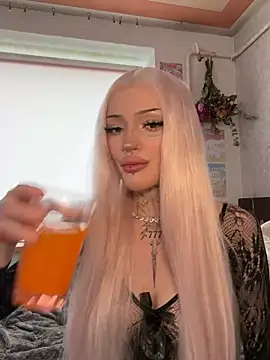 madelinexx online show from June 18, 1:16 pm
